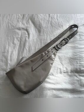 NWT Rag & Bone Petra Sling bag in color Pebble.